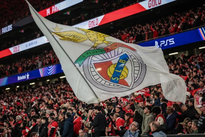 Benfica Lizbona - kibice 1 trybuny logo flaga