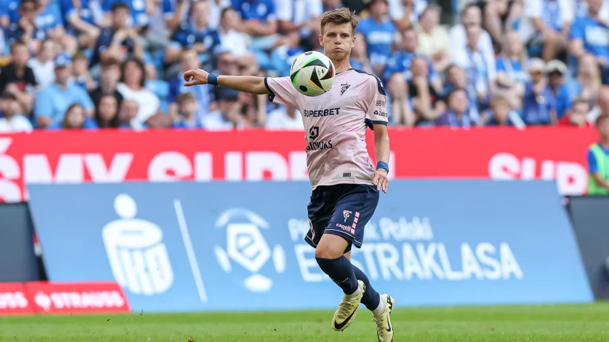 Górnik Zabrze miażdży drużynę GKSu Katowice aż 3:0, w sobotnim meczu 9. kolejki PKO BP Ekstraklasy. Wynik ten jest dobrym zobrazowaniem dominacji podopiecznych Jana Urbana, która była tego dnia mocno zauważalna. Kanonada rozpoczęła się wyjątkowo szybko, a już w 4. […]