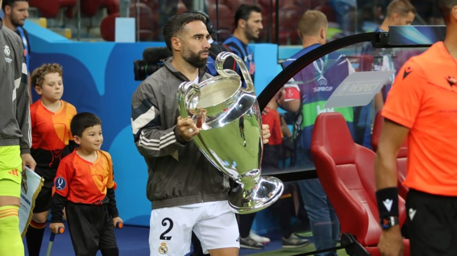 Złe wieści dla kibic&oacute;w Realu Madryt. Jak informuje COPE, Daniel Carvajal doznał kontuzji, przez kt&oacute;rą ma pauzować od 2 do 3 miesięcy. Czeka go artroskopia.&nbsp; To kolejny cios dla linii defensywnej &bdquo;Kr&oacute;lewskich&rdquo; &ndash; wcześniej urazu doznał także Antonio R&uuml;diger, kt&oacute;ry [&hellip;]