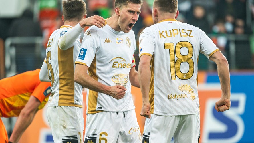 Jagiellonia Białystok pokonuje Lechię Gdańsk 3:2, po fantastycznym „comebacku” kilkanaście minut przed końcem meczu. Oznacza to, że passa zwycięstw Lechii kończy się na dwóch meczach z rzędu, a zmęczona kryzysem Jagiellonia, dopisuje sobie na konto niezwykle ważne trzy punkty. Choć […]