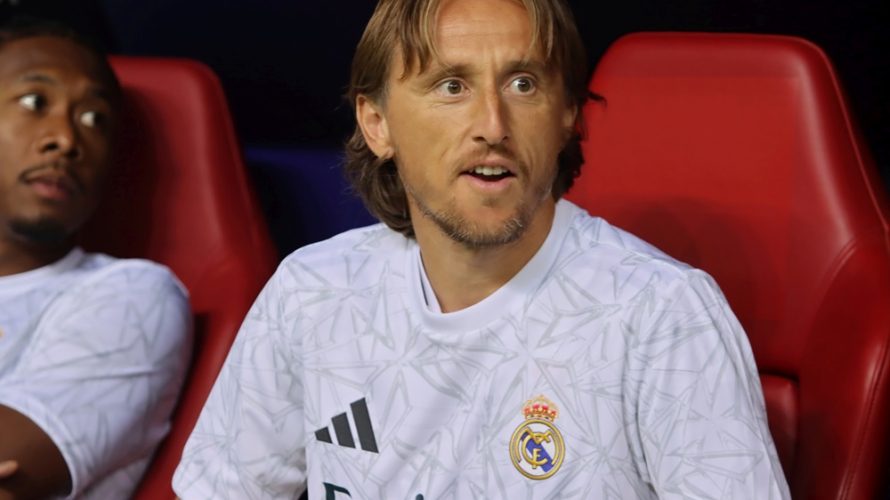 Luka Modrić zamieni Real Madryt na AC Milan – informuje Fabrizio Romano. Chorwat miał podpisać już z nowym klubem roczny kontrakt. Transfer zostanie oficjalnie zrealizowany po zakończeniu Klubowych Mistrzostw Świata. 39-latek od sezonu 2012/13 był związany z Realem Madryt, gdzie […]