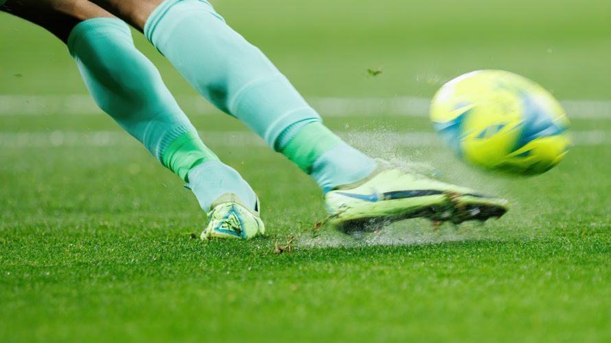 W najbliższy weekend Polsat pokaże pięć spotkań piłkarskich. Mowa o jednym meczu Eredivisie, jednym Scottish Premiership i trzech Saudi Pro League. 
