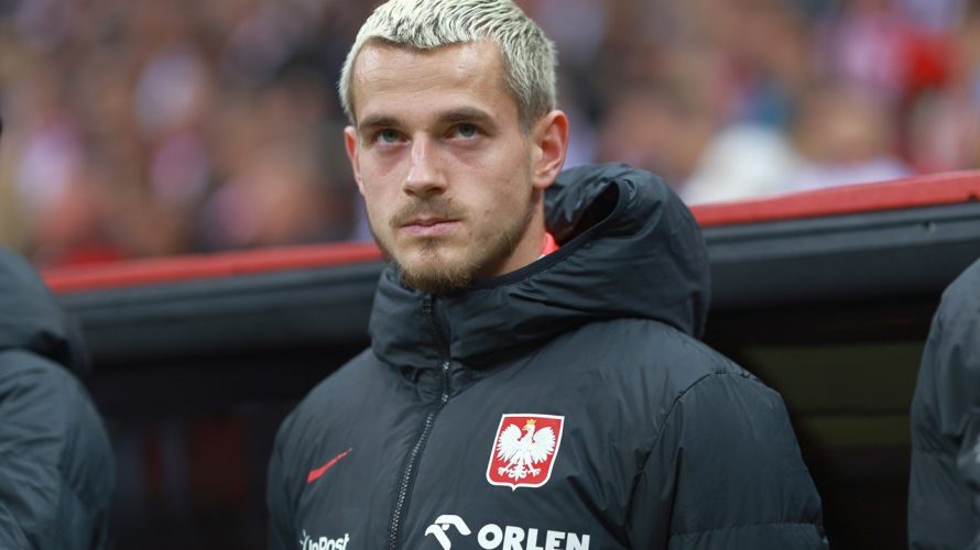 Jan Urban w rozmowie z „Faktem” odniósł się do formy Jakuba Kamińskiego, który w ostatnich miesiącach wyrasta na jednego z najbardziej dynamicznie rozwijających się zawodników kadry. Selekcjoner podkreślił, że skrzydłowy ma potencjał, by stać się ważną postacią drużyny narodowej. Kamiński, […]