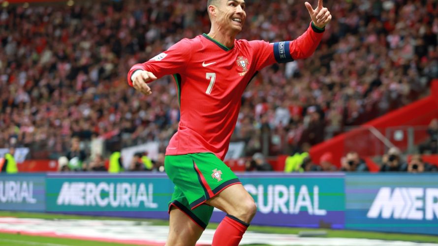 Reprezentacja Portugalii wygrywa z Niemcami 2:1, w meczu o finał Ligi Narodów UEFA. W tym przypadku zdecydowanie bardziej dynamicznym fragmentem gry, była druga połowa spotkania. Przed przerwą do protokołu nie wpisano ani żadnych bramek, ani nawet żółtych kartek. Na tym […]