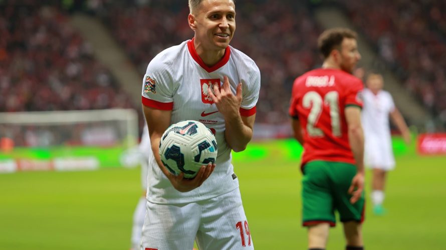 Reprezentacja Polski będzie musiała radzić sobie bez Przemysława Frankowskiego w najbliższym meczu towarzyskim z Litwą. 30-letni skrzydłowy doznał urazu mięśnia dwugłowego uda w prawej nodze podczas spotkania z Nową Zelandią. Zawodnik opuścił boisko w przerwie meczu, a jego miejsce na [&hellip;]