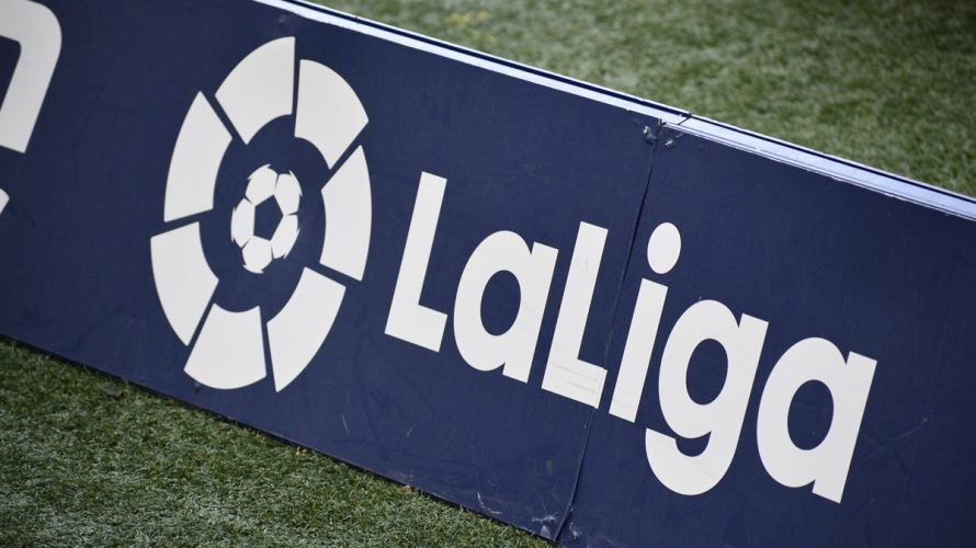 Real Oviedo poinformował za pośrednictwem mediów społecznościowych o przedłużeniu kontraktu z Santim Cazorlą. Nowa umowa będzie obowiązywać do końca sezonu 2025/26. Klub kilka tygodni temu wywalczył awans do La Liga. Historia Cazorli cieszy się dużym zainteresowaniem wśród kibiców. W latach […]