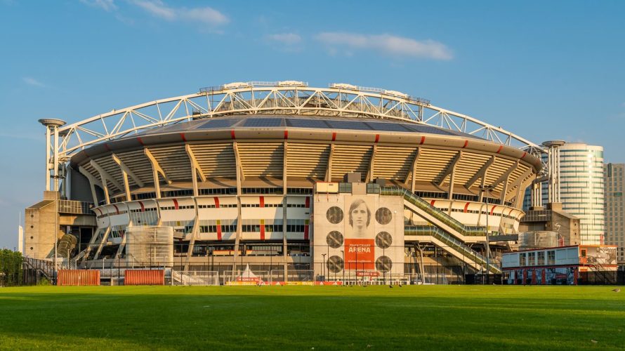 W najbliższy weekend w Polsacie będziemy mogli obejrzeć kilka meczów piłkarskich. Najciekawszą propozycją tego nadawcy jest oczywiście holenderski klasyk Ajax – Feyenoord, ale to nie jedyna propozycja, a poniżej prezentujemy cały plan transmisji. 