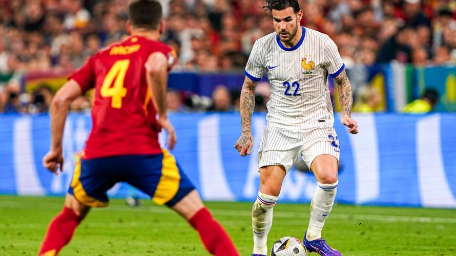 Theo Hernandez zamieni AC Milan na arabskie Al Hilal – twierdzi Fabrizio Romano. Obydwie strony miały już osiągnąć pełne porozumienie, a Milan zarobi na sprzedaży lewego obrońcy 25 milionów euro.  To byłby jeden z najgłośniejszych transferów do Arabii Saudyjskiej tego […]