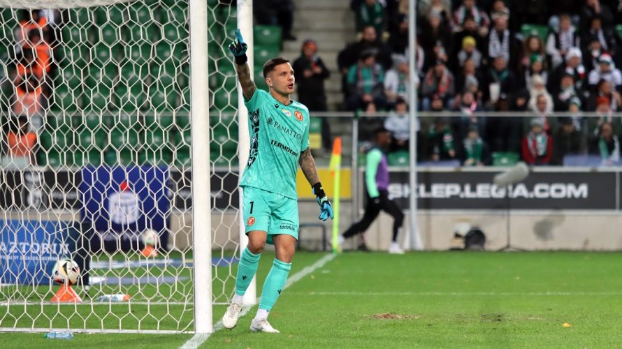 Rafał Gikiewicz, doświadczony bramkarz, postanowił kontynuować swoją sportową przygodę z Widzewem Łódź.