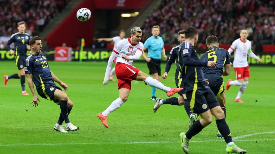 W ten weekend w kanałach Telewizji Polskiej będziemy mogli oglądać głównie mecze reprezentacyjne. Nadawca pokaże starcia Polski w eliminacjach MŚ, a także mecz Ligi Narodów Hiszpanii z Holandią. Oczywiście to nie jedyne propozycje, a poniżej prezentujemy cały plan. 