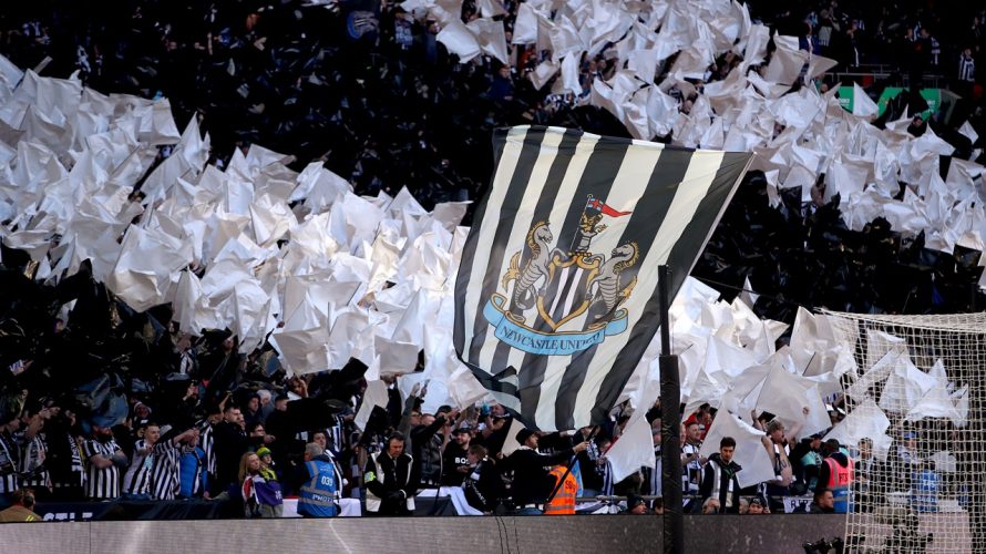 Newcastle United pokonało 2:0 Arsenal w rewanżowym meczu półfinału Carabao Cup. W pierwszym spotkaniu Sroki ograły Kanonierów również 2:0, więc w całym dwumeczu triumfowały 4:0. 