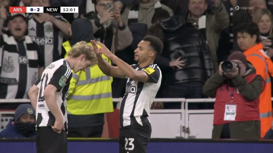 Newcastle United wygrywa z Manchesterem United 4:1, w meczu 32. kolejki Premier League. Pierwsza połowa nie zwiastowała jeszcze do końca takiej katastrofy podopiecznych ten Haga. Wynik co prawda w 24. minucie otworzył Tonali, wyprowadzając gospodarzy na prowadze, jednak „Czerwone Diabły” […]