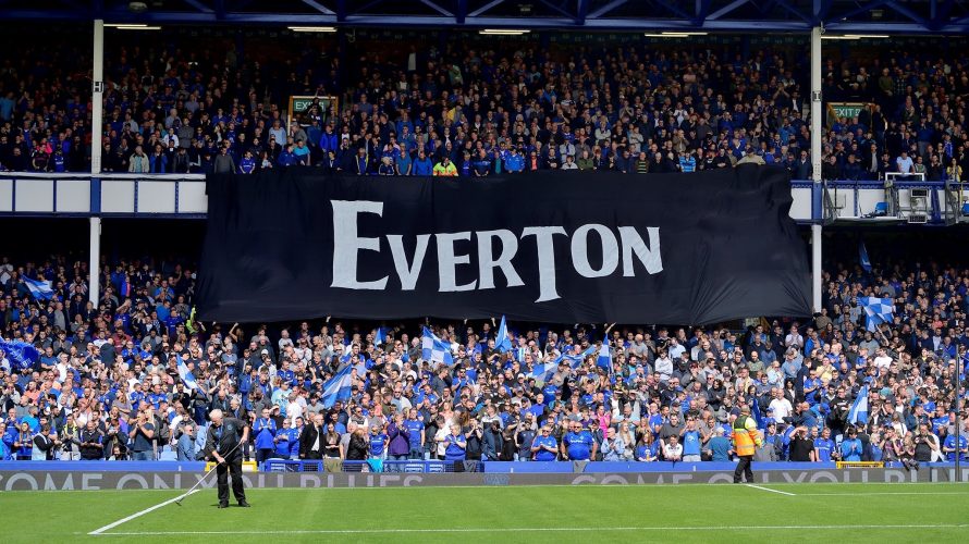 Kenny Tete zostanie nowym zawodnikiem Evertonu – informuje Fabrizio Romano. 29-letni prawy obrońca zasiliłby nowy zespół w ramach wolnego transferu. Piłkarz i klub ustalili już warunki kontraktu ustnie, a formalności mają zostać dopięte w przyszłym tygodniu. Umowa będzie obowiązywać do […]
