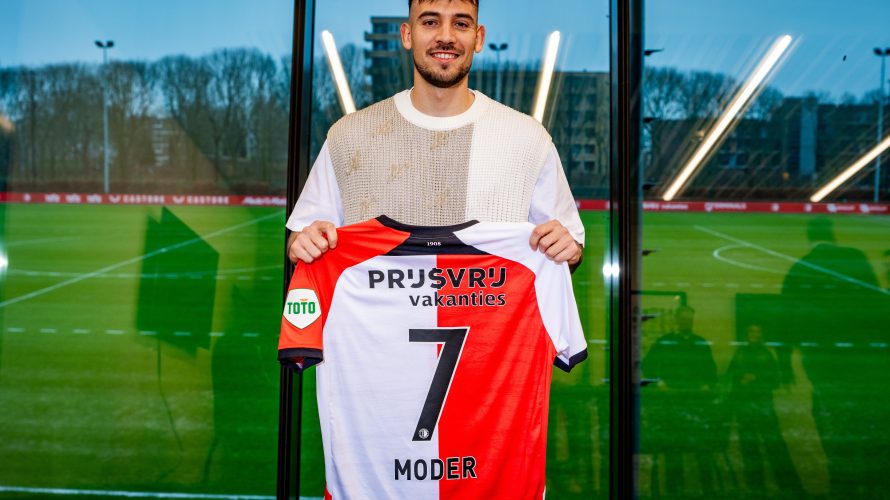 Jakub Moder ma bardzo ciężki okres w swojej piłkarskiej karierze. W tym sezonie nie rozegrał jeszcze ani minuty, wszystko przez kontuzję, kt&oacute;rą trudno było doleczyć sztabowi medycznemu. Teraz przeszedł operację, kt&oacute;ra ma zniwelować problem. Pojawiają się już pierwsze szacunki za [&hellip;]