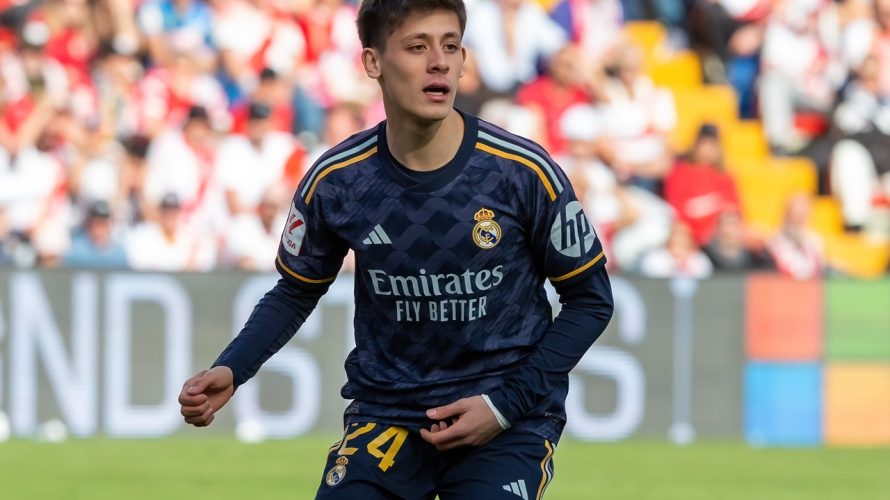 Real Madryt wygrywa z Getafe 1:0, w wyjazdowym meczu 33. kolejki hiszpańskiej La Liga. To oznacza, że strata do lidera w lidze to wciąż cztery punkty. Sam mecz wyklarował się jako stosunkowo wyrównane starcie. Pierwsza połowa co prawda była jeszcze […]
