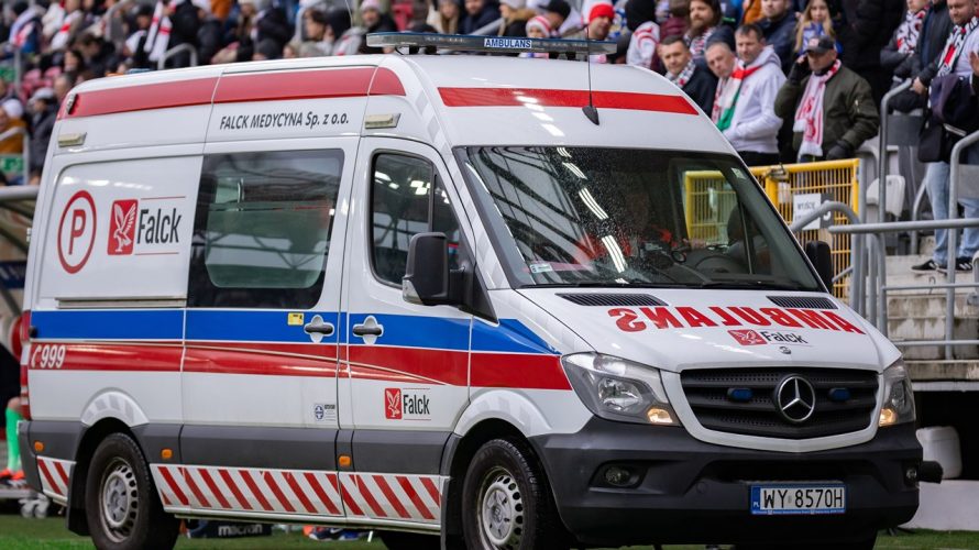 Spezia Calcio przekazała fatalne informacje dotyczące Szymona Żurkowskiego. Polski pomocnik ponownie ma problemy z prawym kolanem i w najbliższych dniach zostanie poddany operacji stabilizacji więzadła pobocznego piszczelowego. To już kolejna operacja tego samego miejsca &ndash; zawodnik przechodził zabieg także w [&hellip;]