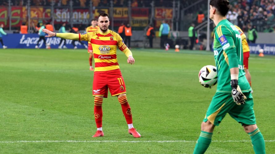 Korona Kielce wygrywa z Jagiellonią Białystok 3:1, w meczu 30. kolejki PKO BP Ekstraklasy. Dla Białostoczan oznacza to tyle, że do pierwszego miejsca w tabeli tracą już aż siedem punktów.  Sam początek meczu był dla Jagiellonii całkiem niezły. Pierwsza połowa […]