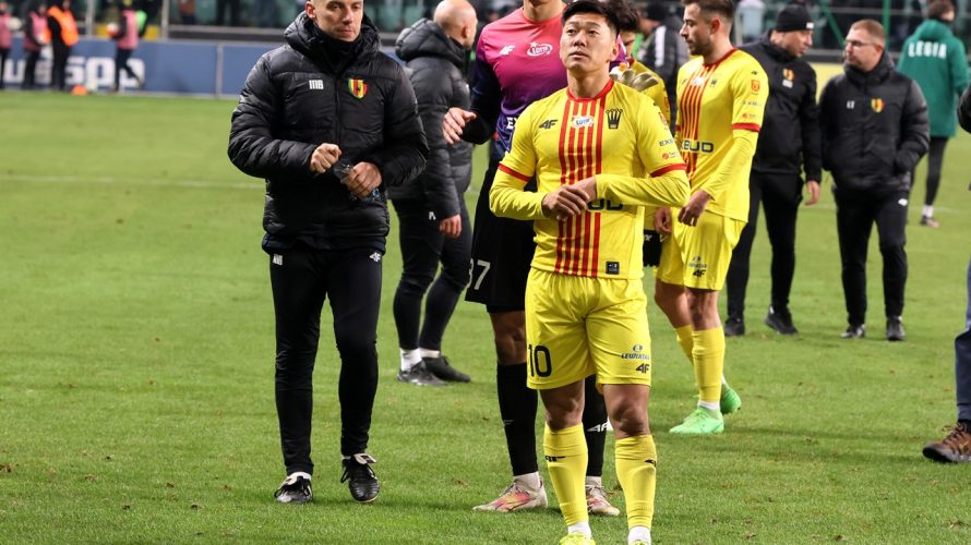 Korona Kielce wygrała u siebie z GKS-em Katowice 2:1 w ramach 32. kolejki PKO BP Ekstraklasy. Drużyna prowadzona przez Jacka Zielińskiego jest w gazie i nie przegrała meczu od 5 kwietnia, kiedy musiała uznać wyższość Lecha Poznań 0:2. Dominacja Korony […]