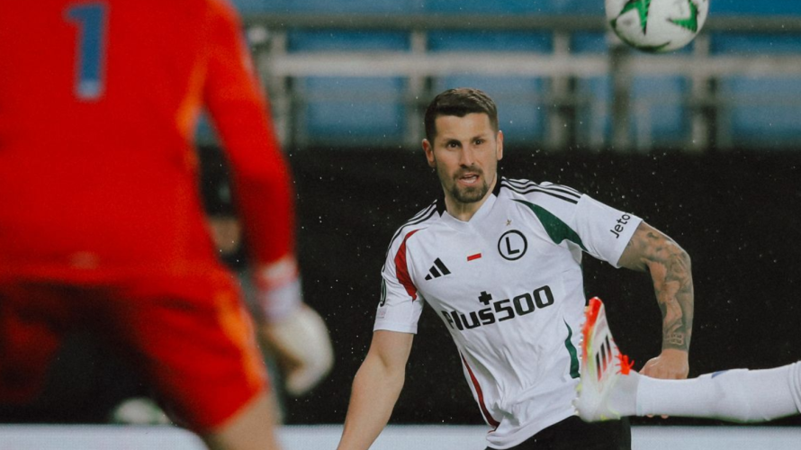 W nadchodzący weekend TVP tradycyjnie będzie transmitować głównie mecze polskiego futbolu. U publicznego nadawcy będziemy mogli zobaczyć cztery spotkania Betclic I Ligi, dwa Betclic II Ligi oraz jedno PKO Ekstraklasy. 