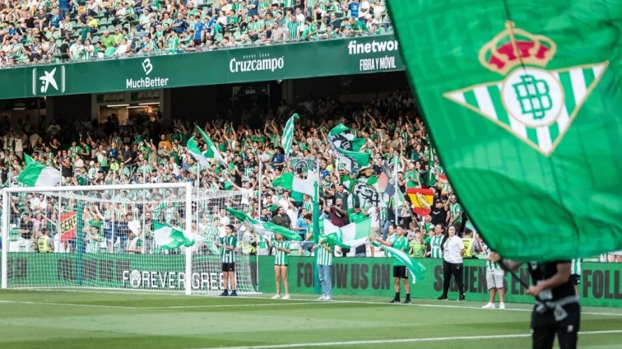 Betis wygrywa z Fiorentiną 4:3, w dwumeczu o finał Ligi Konferencji Europy. Hiszpański zespół zmierzy się w nim z Chelsea. Wydawało się, że już początek meczu może tak naprawdę przypieczętować sukces gości, którzy do jednobramkowej przewagi sprzed tygodnia, dołożyli jeszcze […]