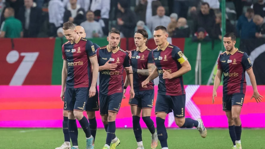 W dzisiejszej analizie przyjrzymy się zbliżającemu się meczowi pomiędzy Radomiakiem Radom a Pogonią Szczecin, który odbędzie się 10 maja 2025 roku o godzinie 14:45 na Stadionie Radomiaka w Radomiu. Artykuł zawiera analizę, przewidywania, typy oraz kursy bukmacherskie dotyczące tego spotkania. […]