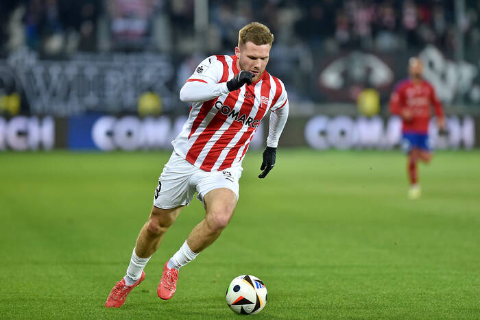 Benjamin Kallman to obecnie jedna z kluczowych postaci Cracovii i całej PKO BP Ekstraklasy. Jego dobre występy odbiły się szerokim echem w polskich, ale nie tylko, piłkarskich ośrodkach. Media zastanawiają się nad jego kolejnym przystankiem. Wiele wskazuje, że będzie to […]