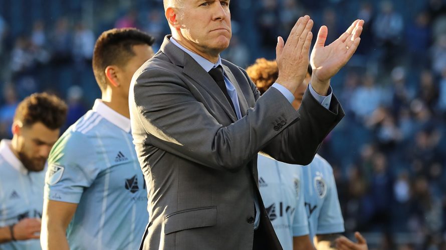 W dzisiejszym futbolu tak długi staż w jednym klubie jest bezprecedensowy. Możnaby jedynie wymienić Diego Simeone w Atletico Madryt. Drugim takim przypadkiem jest trener Sporting Kansas City, który dość niespodziewanie zakończył pracę w MLS po 16 latach.