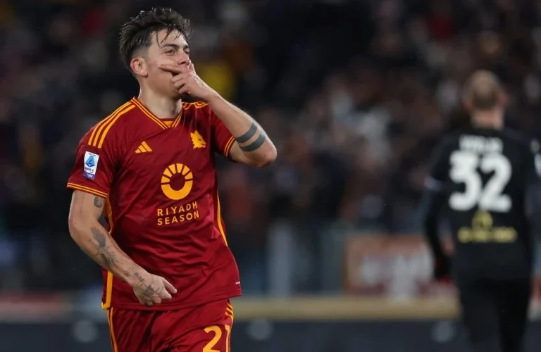 W dzisiejszej analizie przyjrzymy się nadchodzącemu meczowi pomiędzy Lazio Rzym a AS Romą w ramach rozgrywek Serie A, który odbędzie się 13 kwietnia 2025 roku o godzinie 20:45 na Stadio Olimpico w Rzymie. Artykuł ten zawiera analizę, przewidywania, typy oraz […]