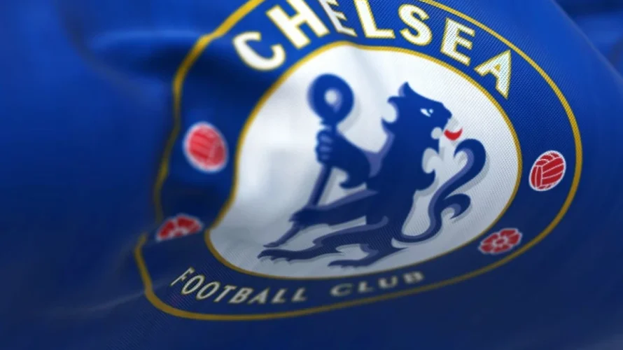 Chelsea minimalnie pokonała Manchester United 1:0 w meczu 37. kolejki Premier League. Gola na wagę wygranej dla The Blues zdobył Marc Cucurellla. 