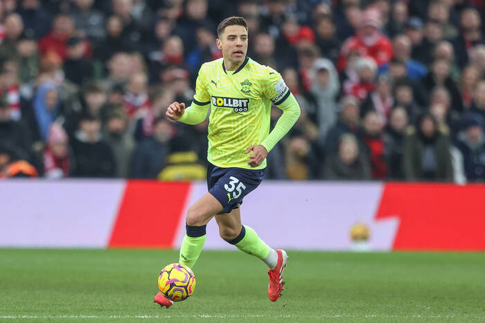 Jan Bednarek kończącego się właśnie sezonu Premier League nie będzie wspominać zbyt dobrze. Jego Southampton okazało się czerwoną latarnią ligi i z hukiem pożegnała się z rozgrywkami. Wiele wskazuje na to, że Bednarek w Championship już nie zagra. Pojawiła się […]