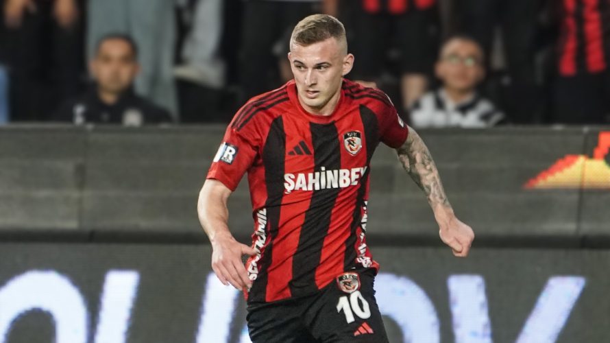 Według tureckich mediów, Galatasaray chce zaproponować kontrakt Kacprowi Kozłowskiemu.