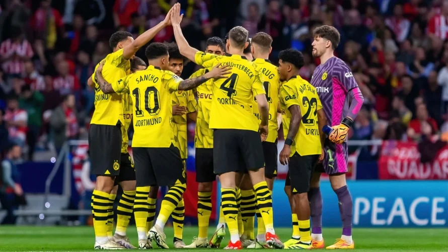 W tej analizie przyjrzymy się nadchodzącemu meczowi pomiędzy Borussią Dortmund a Holstein Kiel, który odbędzie się 17 maja 2025 roku o godzinie 15:30 na stadionie SIGNAL IDUNA PARK w Dortmundzie. Artykuł ten zawiera szczegółową analizę, przewidywania, typy oraz kursy bukmacherskie. […]