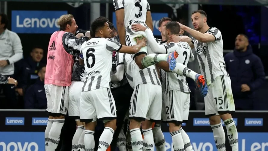 W tej analizie skupię się na zbliżającym się meczu pomiędzy Juventusem Turyn a Manchesterem City, który odbędzie się w czwartek, 26 czerwca 2025 roku o godzinie 21:00. Artykuł zawiera szczegółową analizę, przewidywania bukmacherów, typy oraz kursy. Juventus Turyn – Manchester […]