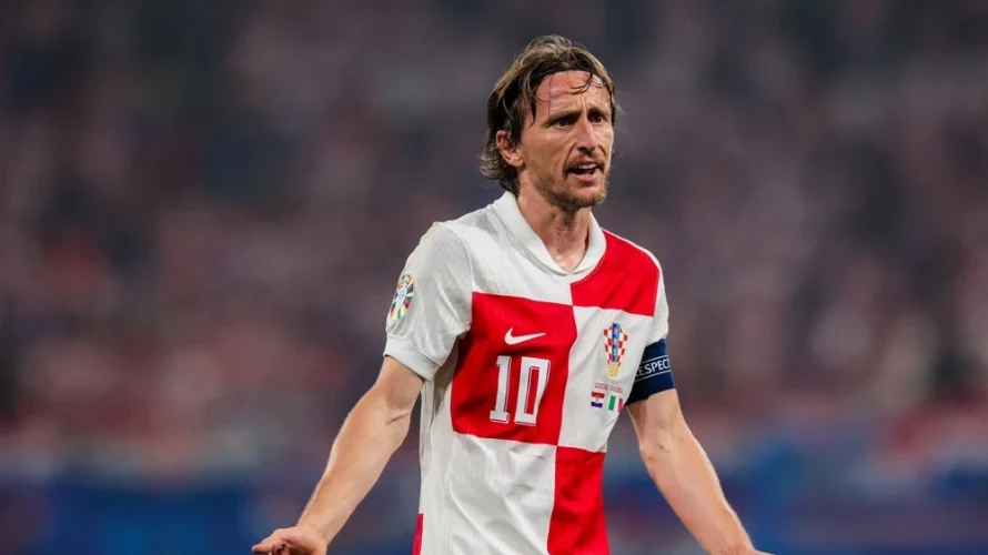 W tej analizie meczu pomiędzy Chorwacją a Czechami w eliminacjach do Mundialu, który odbędzie się 9 czerwca 2025 roku o godzinie 20:45 na stadionie Opus Arena w Osijeku, przyjrzymy się formie obu drużyn, przewidywaniom bukmacherów oraz moim typom i prognozom. […]