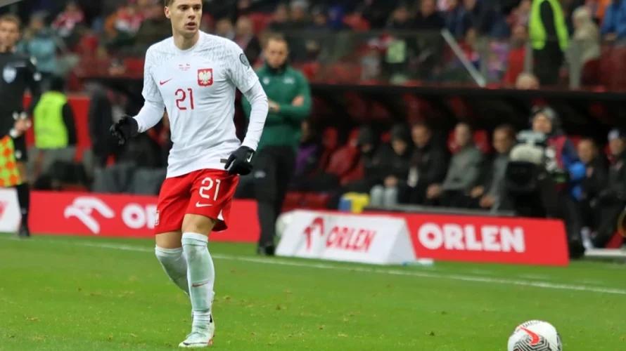 W nadchodzących dniach w TVP będziemy mogli wciąż oglądać sporo futbolu. Najważniejszym meczem oczywiście jest starcie Polaków z Finlandią, ale u tego nadawcy będziemy mogli zobaczyć również starcia Euro U21 i półfinały Baraży o Betclic I Ligę.