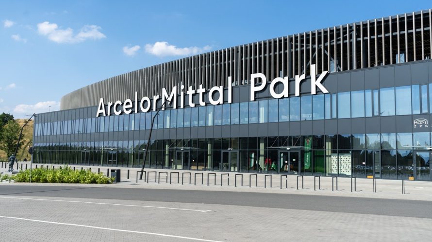 To już pewne. Evgeniy Shikavka został nowym piłkarzem Zagłębia Sosnowiec. Białorusin przeniesie się na trzeci szczebel rozgrywkowy, w ramach wolnego transferu. Jego poprzednim klubem była Korona Kielce. Białoruski napastnik trafił do Kielc zimą 2022 roku, z kazachskiego Szachtioru Karaganda. Wówczas […]