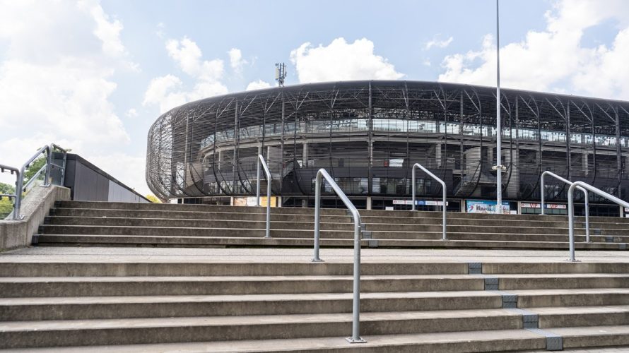 G&oacute;rnik Zabrze zabezpieczył przyszłość jednego z najbardziej perspektywicznych piłkarzy w kadrze. Klub ogłosił, że Lukas Ambros podpisał nowy kontrakt, kt&oacute;ry zwiąże go ze śląskim zespołem do czerwca 2029 roku. 21-letni ofensywny pomocnik stopniowo umacnia swoją pozycję w drużynie ze Śląska. [&hellip;]