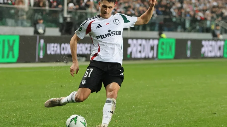 Zobaczcie skr&oacute;t meczu Legia Warszawa &ndash; Lech Poznań, w kt&oacute;rym pokazujemy najciekawsze akcje i najlepsze okazje bramkowe tego spotkania. Mecz został rozegrany w niedzielę 26.10.2025 o 20:15 na Stadionie Wojska Polskiego w Warszawie. Spotkanie zakończyło się bezbramkowym remisem 0:0. Skr&oacute;t [&hellip;]