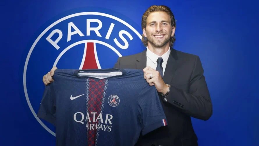 Ilya Zabarnyi był jednym z gł&oacute;wnych cel&oacute;w transferowych PSG na letnie okienko transferowe. Powoli zaczyna udowadniać dlaczego tak było. Zanotował premierowe trafienie dla &bdquo;Les Parisiens&rdquo; i dołożył do tego czyste konto. Tak skomentował sw&oacute;j występ. &bdquo;Myślę, że dobrze jest wr&oacute;cić [&hellip;]