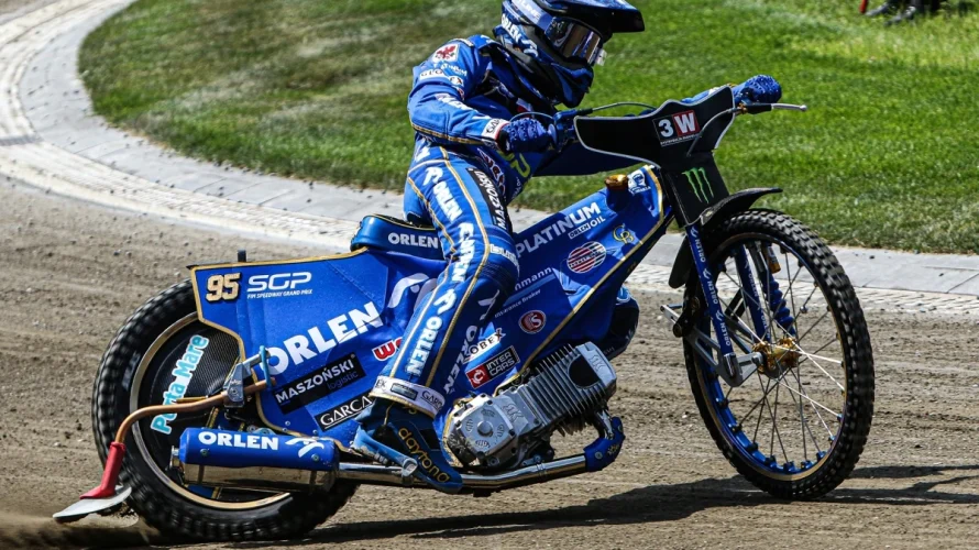 Przed nami kolejne wielkie ściganie w cyklu Speedway Grand Prix. Grand Prix Niemiec 2026 zaplanowano na sobotę, 2 maja 2026 roku. Kibice czarnego sportu będą mieli kilka możliwości, aby śledzić rywalizację najlepszych zawodnik&oacute;w świata &ndash; zar&oacute;wno w telewizji, jak i [&hellip;]