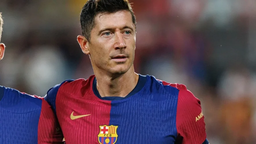 Dobre wieści dla kibic&oacute;w FC Barcelony. Robert Lewandowski wr&oacute;cił do trening&oacute;w z drużyną po dwutygodniowej przerwie spowodowanej naderwaniem wł&oacute;kna mięśniowego, jak poinformował dziennikarz Carlos Monfort. Napastnik opuścił w tym czasie trzy spotkania &ndash; dwa ligowe oraz jedno w Lidze Mistrz&oacute;w. [&hellip;]