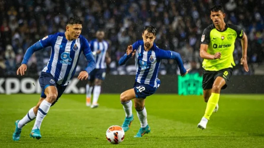 Poniżej przedstawiam statystyki, kursy i inne informacje przedmeczowe dotyczące starcia CD Santa Clara &ndash; FC Porto. Mecz odbędzie się w Lidze Portugalskiej w niedzielę 04.01.2026 o godzinie 19:00 na Est&aacute;dio de S&atilde;o Miguel w Ponta Delgada. FC Porto przyjeżdża do [&hellip;]
