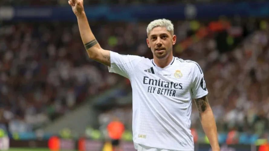 Jak poinformował dziennikarz Abraham Romero, Federico Valverde nie wystąpi w meczu 35. kolejki La Liga przeciwko Barcelonie. Lekarze zalecili, by Urugwajczyk przez co najmniej tydzień nie trenował i nie grał po urazie głowy. Szczeg&oacute;ły urazu Valverde doznał uderzenia w głowę [&hellip;]