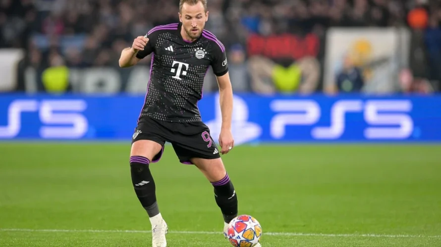 Napastnik Bayernu Monachium Harry Kane wyraził optymizm po porażce 4:5 z Paris Saint-Germain w pierwszym meczu p&oacute;łfinału Ligi Mistrz&oacute;w na Parc des Princes, podkreślając, że jego zesp&oacute;ł ma szansę odwr&oacute;cić wynik w rewanżu przy wsparciu kibic&oacute;w. Ocena meczu przez Kane&rsquo;a [&hellip;]