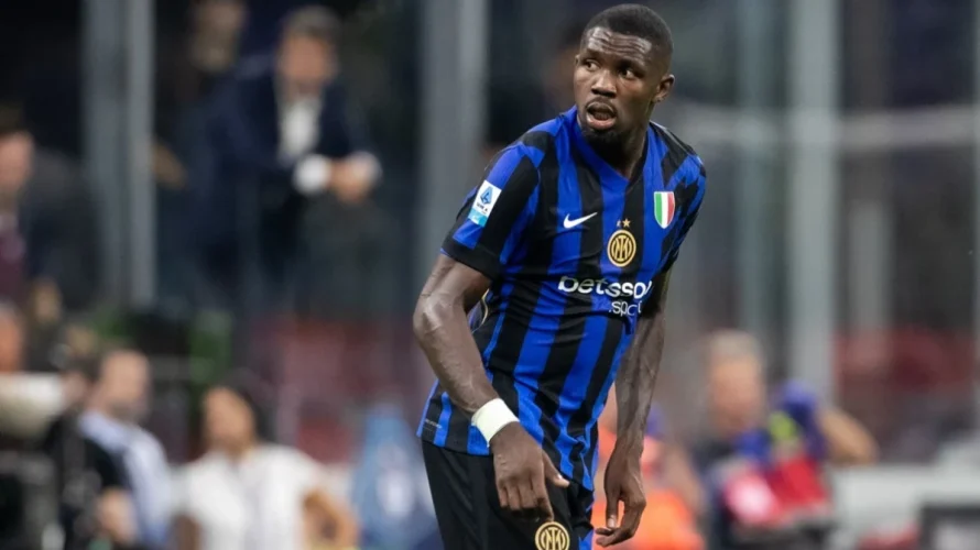 Przedstawiamy oficjalne składy na mecz (wyjściowe jedenastki) drużyn Inter Mediolan i AS Roma. Spotkanie rozpocznie się w niedzielę 5 kwietnia 2026 o godzinie 20:45 na stadionie Stadio Giuseppe Meazza w Mediolanie. Inter Mediolan &ndash; AS Roma oficjalne składy na mecz [&hellip;]