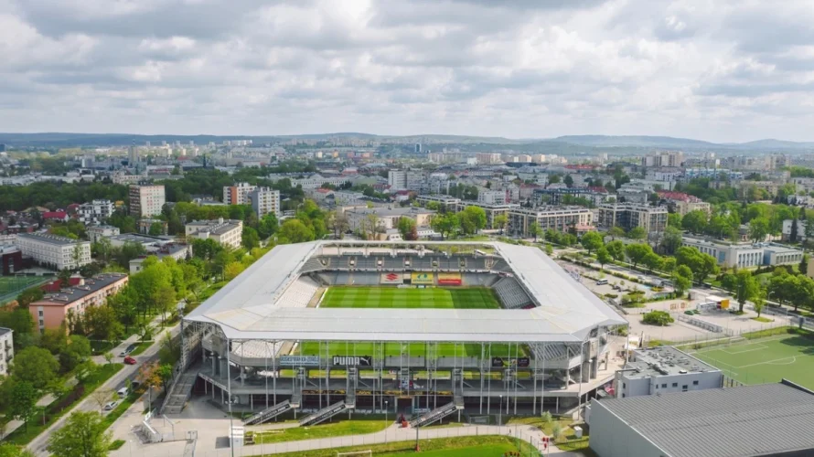 Mecz Korona Kielce &ndash; Piast Gliwice rozegrany w piątek 1 maja 2026 roku o godzinie 17:30 w ramach Ekstraklasy zakończył się remisem 1:1. Poniżej przedstawiam statystyki drużyn i piłkarzy po tym spotkaniu. Możecie sprawdzić, kto zdobył bramki oraz pełne statystyki [&hellip;]