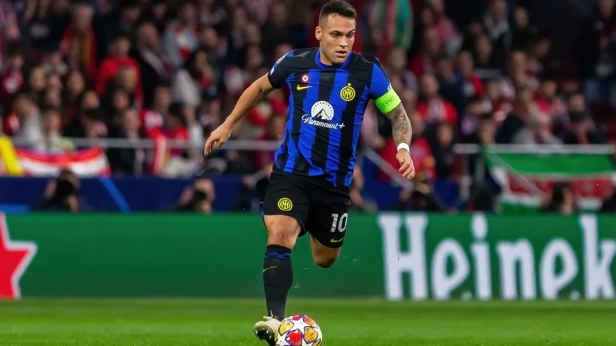 Kapitan Interu Lautaro Mart&iacute;nez nie będzie dostępny na wyjazdowe spotkanie z Torino. Klub podjął ostrożne decyzje w kwestii rehabilitacji zawodnika i celem jest jego powr&oacute;t do gry na mecz z Parmą zaplanowany na 3 maja. Uraz i przebieg leczenia Argentyńczyk [&hellip;]