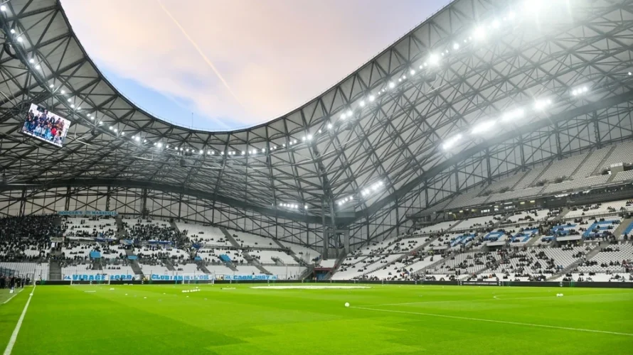 Poniżej przedstawiamy przewidywane składy na mecz Olympique Marsylia – AS Monaco. Spotkanie odbędzie się na stadionie Orange Vélodrome w Marsylii w niedzielę 14.12.2025 o godzinie 20:45. Olympique Marsylia – AS Monaco przewidywane jedenastki Olympique Marsylia: Przewidywany skład: Rulli, L. Balerdi, […]