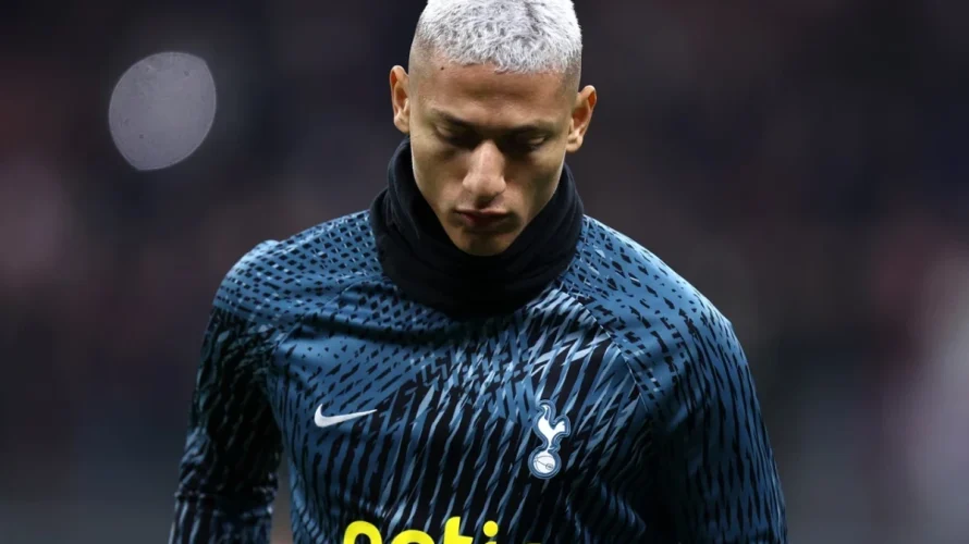 Tottenham zremisował z Brighton 2:2 w meczu Premier League, kt&oacute;ry odbył się w sobotę 18 kwietnia 2026. Poniżej przedstawiam statystyki drużyn i piłkarzy po spotkaniu Tottenham &ndash; Brighton. Niżej możecie sprawdzić, kto zdobył bramki oraz obszerne statystyki pomeczowe obu zespoł&oacute;w. [&hellip;]