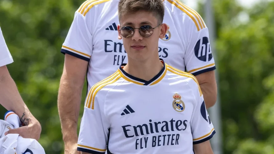 Poniżej przedstawiam zestaw statystyk, kurs&oacute;w i typ&oacute;w przedmeczowych dotyczących spotkania Villarreal CF &ndash; Real Madryt w rozgrywkach La Liga. Mecz zaplanowano na sobotę 24.01.2026 na godzinę 21:00. Villarreal na własnym boisku strzela średnio 1.8 gola, ale defensywa pozostawia wątpliwości, tracąc [&hellip;]